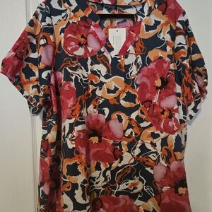 Avenue Floral V-Neck Short Sleeve Top in Pink and Orange